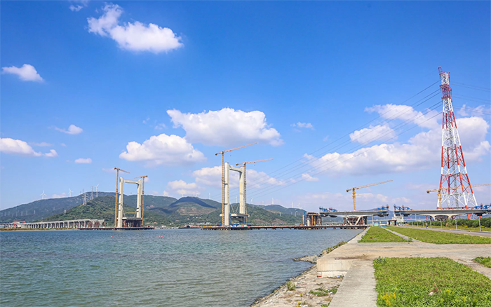 “牽手”群島！徐工塔機助力世界級跨海連島工程刷新“進度條”