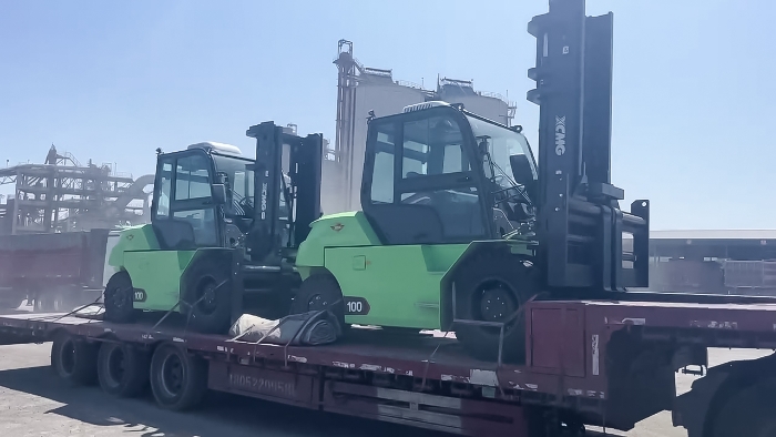 從室內到室外，24小時不停歇！徐工孔雀叉車扎根新疆鋼材廠