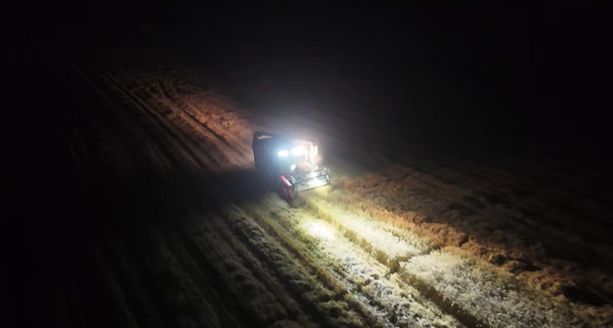 XR720履帶式谷物聯(lián)合收割機(jī)安徽、江西等地跨區(qū)作業(yè)