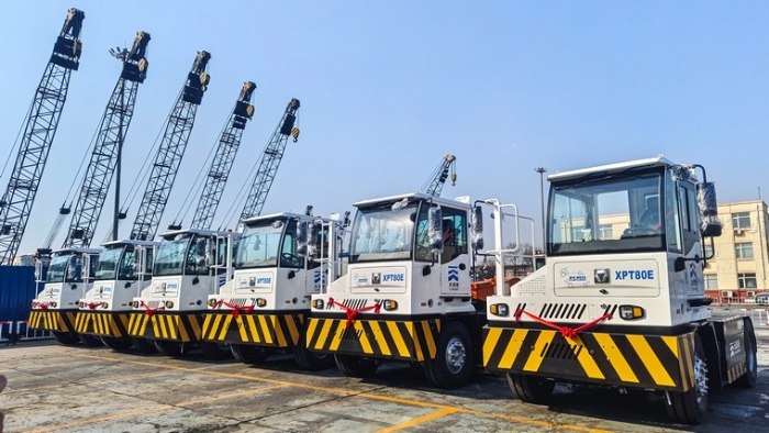 新車交付忙！徐工新能源重載牽引車以多維優(yōu)勢賦能大宗貨物智慧轉運