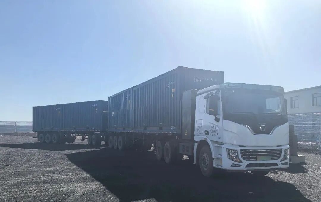 跑240公里電量還剩70%！徐工新能源牽引車下坡變成“充電寶”